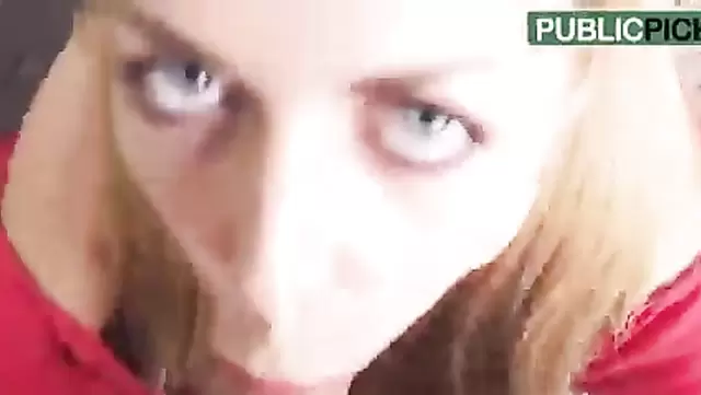 Русская шлюха сосет мужику на улице